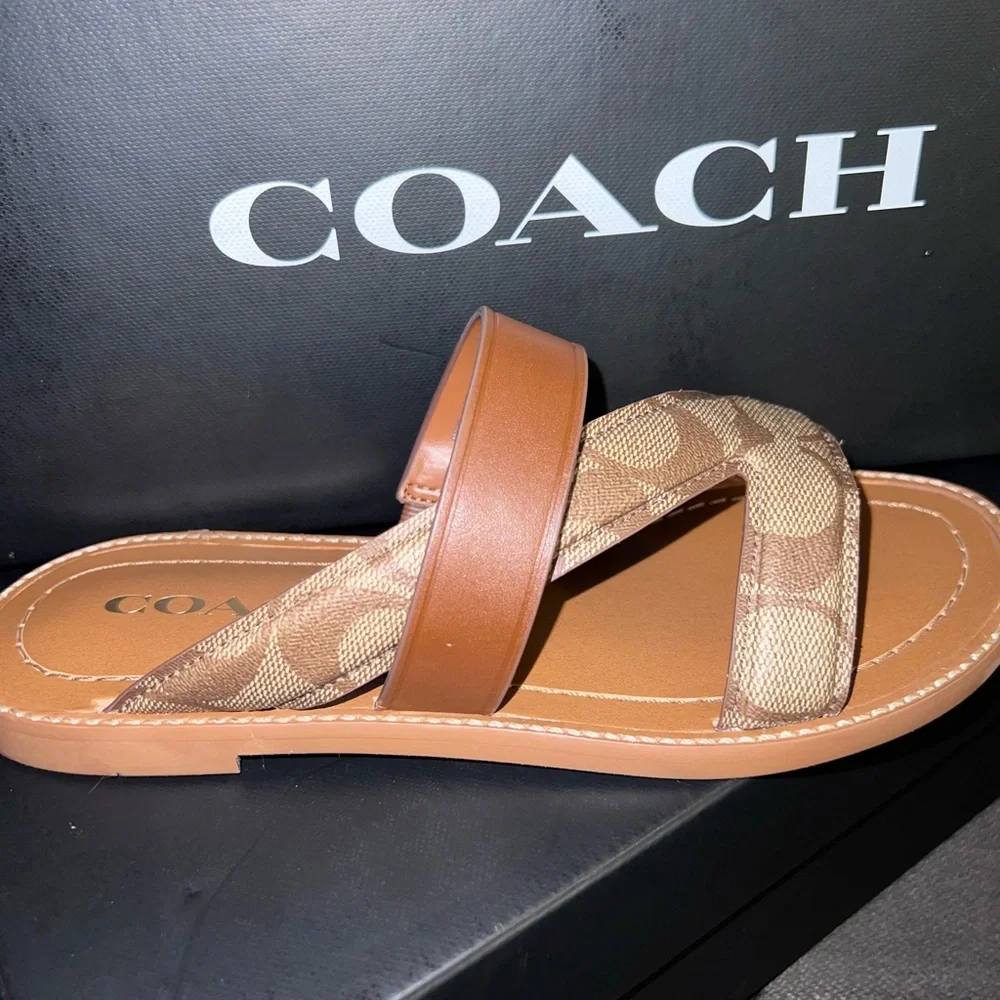 Coach - Picture 2 of 4